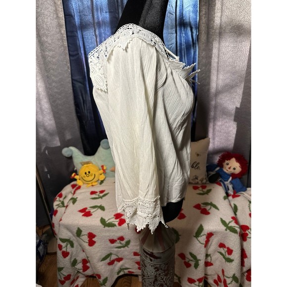 off the shoulder embroidered top - Picture 2 of 8